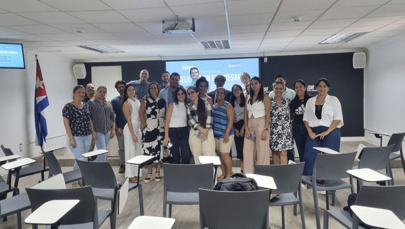 Grupo de asistentes al taller impartido por Daylen Mas en agosto de 2025.